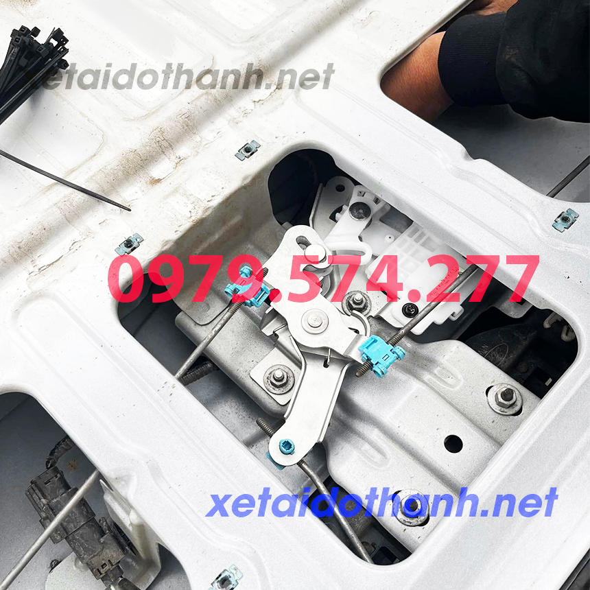 Khóa bửng sau xe Ford Ranger