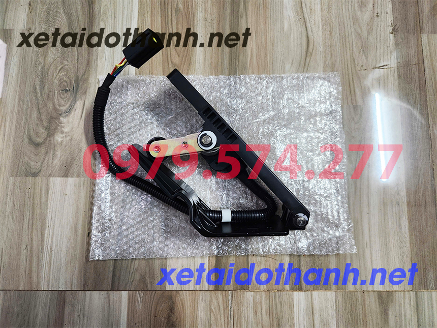 Chân ga xe tải Đô Thành IZ49 IZ65 IZ250 IZ350 IZ500 IZ650
