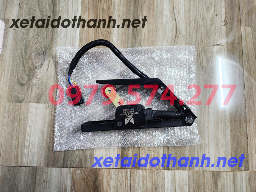 Chân ga xe tải Đô Thành IZ49 IZ65 IZ250 IZ350 IZ500 IZ650