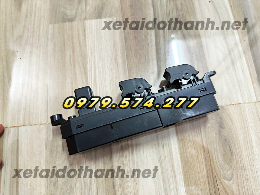 Công tắc bấm kính bên tài xe tải Đô Thành IZ49 IZ65