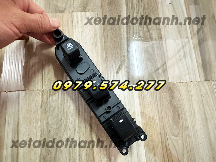 Công tắc bấm kính bên tài xe tải Đô Thành IZ49 IZ65