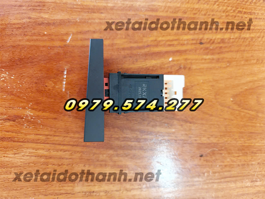 Công tắc báo nguy xe tải Đô Thành IZ49 IZ65 IZ250