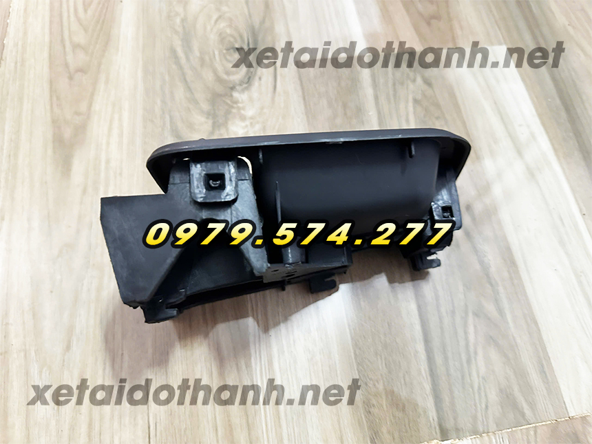 Tay mở cửa trong xe tải Đô Thành IZ65 IZ68