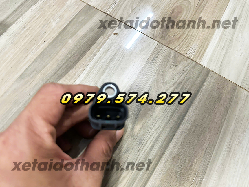 Cảm biến cốt máy xe tải ISUZU QKR 230