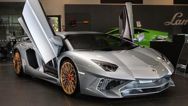 Lamborghini Aventador SV với tùy chọn màu sơn đắt đỏ trị giá 1,45 tỷ Đồng